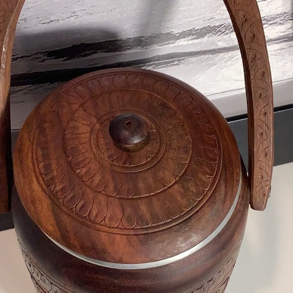 Vintage Hand Carved Wood Floral Pattern Ice Bucket With Lid Handle - Picture 3 of 12
